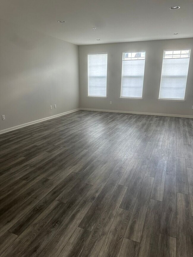 Building Photo - Darley Green - 3 Bedroom,  3.5 Bath Townhome