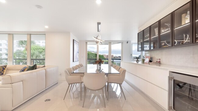 Foto del edificio - 901 E Camino Real