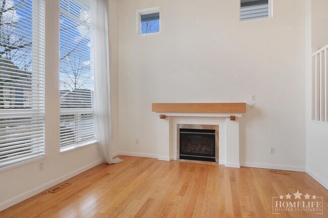 Building Photo - Spacious 3 Bedroom Home with Finished Basement, Double Garage and Separate Entry in Willoughby, L...