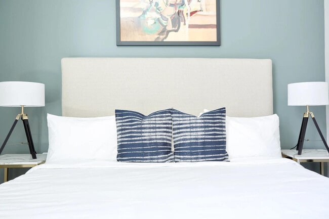 Building Photo - 1016 Canal St