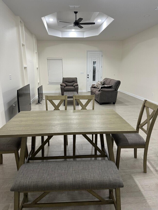 Foto del edificio - 2422 Treasure Cv