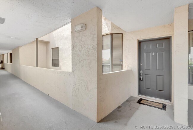Building Photo - 7472 La Paz Blvd