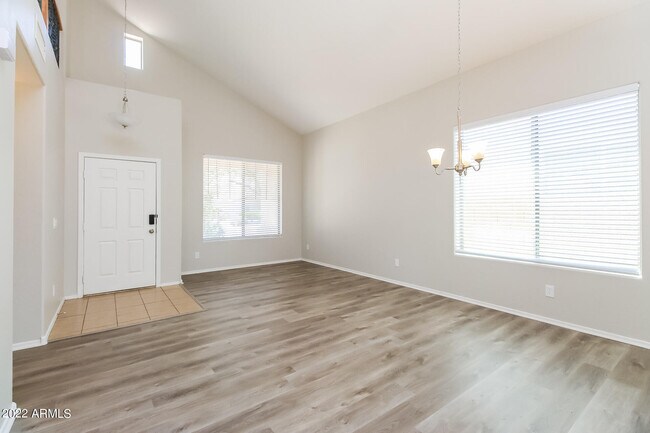 Building Photo - 2600 E Denim Trail