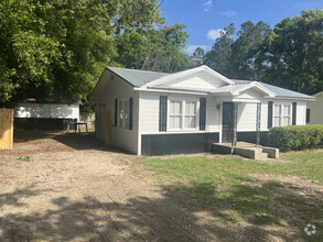 Building Photo - 618 St Marys Dr