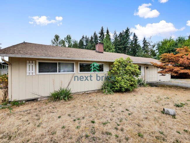 Foto del edificio - 3 Bed and 1 Bath Single-family Home is Ava...