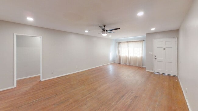 Foto del edificio - 8BD/4BA on Rockford! Great Yard!