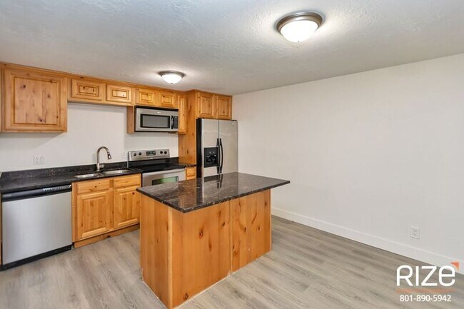 Building Photo - 935 E 600 S