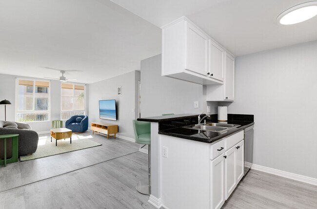 Foto del edificio - Modern 2 Bedroom 2 Bathroom Apartment Right Next to SDSU  -  WITH 2 PARKING SPOTS!!!