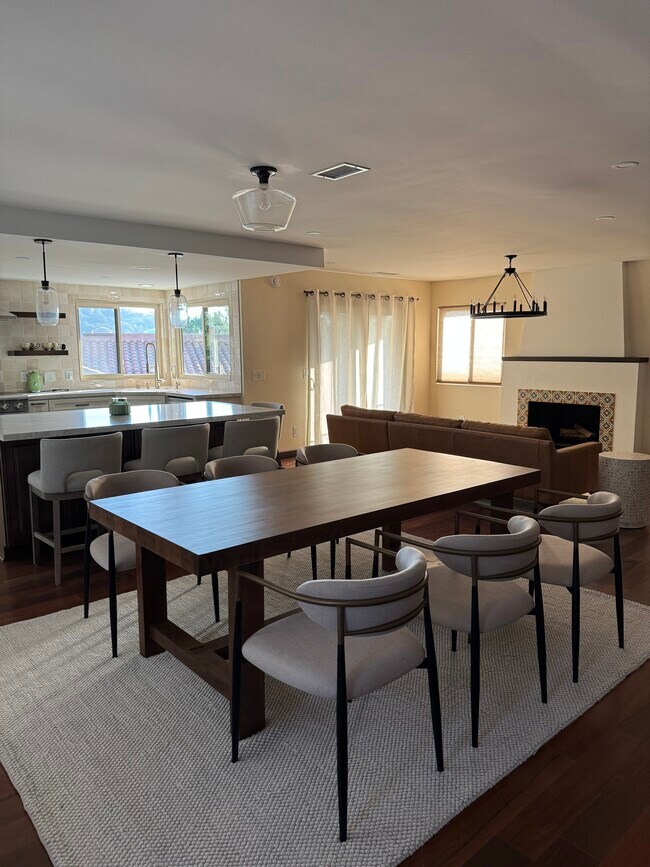 Foto del edificio - 9925 Meadow Glen Way E