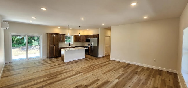 Building Photo - 504 Brian St