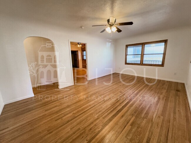 Foto del edificio - Ivywild Main Floor Living