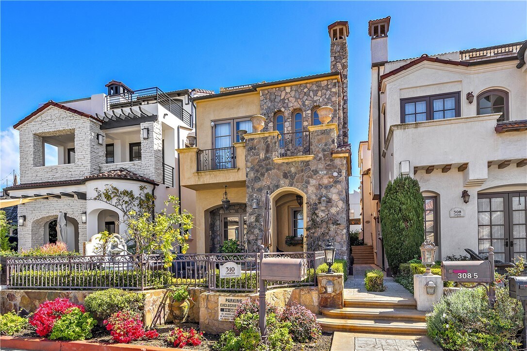 310 Carnation Ave, Newport Beach, CA 92625 Condo for Rent in Newport