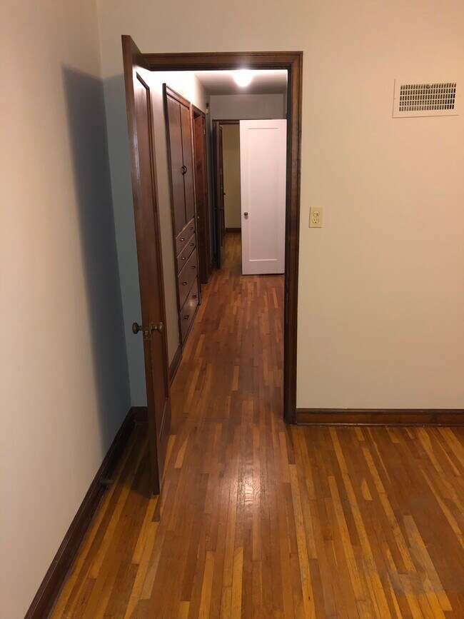 Foto del edificio - 1304 N Perry Ave
