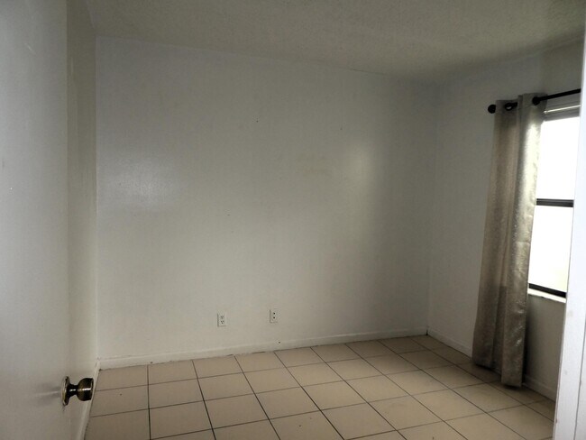 Foto del edificio - 7149 Golf Colony Ct