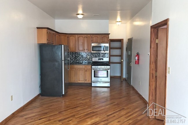Building Photo - Basic 1 Bedroom Apartment on Fulton Street