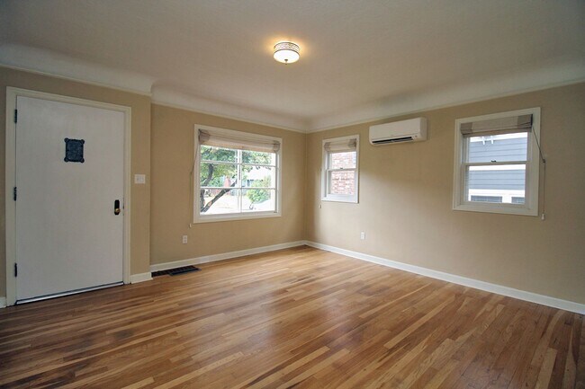 Foto del edificio - 6836 N Greenwich Ave