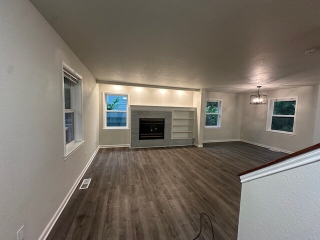 Foto del edificio - 594 N Elm St