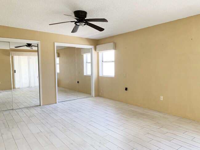 Building Photo - 971 N Camino De Luz