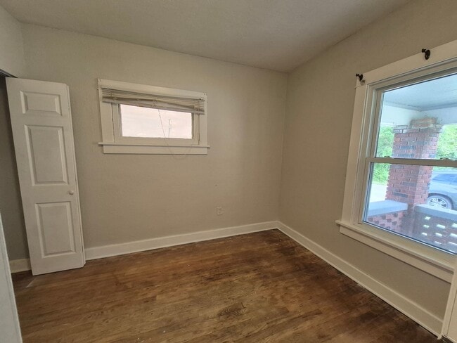 Building Photo - Get it before its gone!