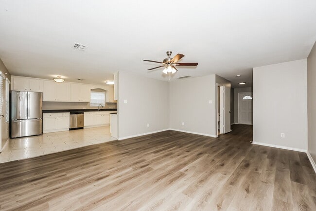 Foto del edificio - 6945 Meadow Way Ln