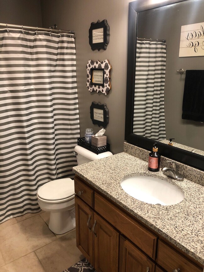 Baño principal - 2805 Wordsworth Dr