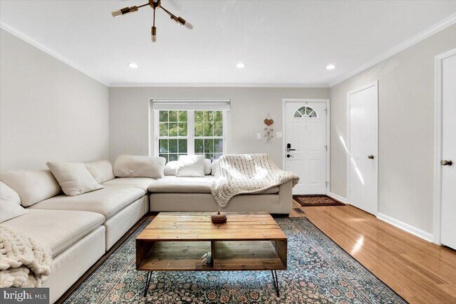 Foto del edificio - 8605 Western Oak Dr