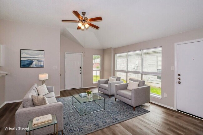 Foto del edificio - 10529 Flamewood Dr