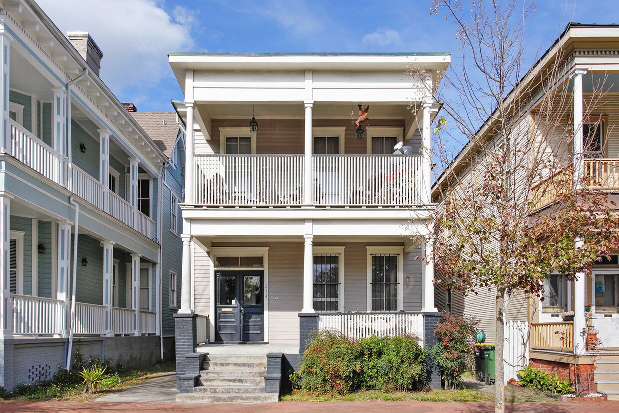 Primary Photo - 214 W Park Ave