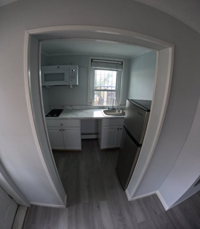 Building Photo - 729 Sharon Ave