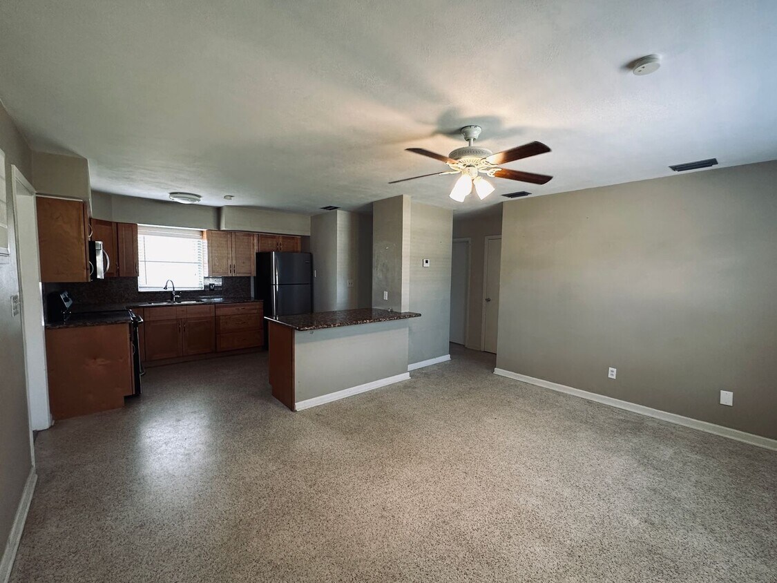 Foto del edificio - 1010 S Miramar Ave