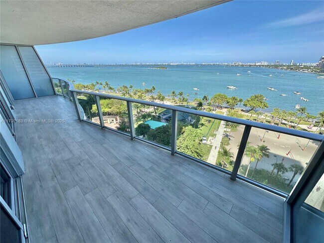 Foto del edificio - 488 NE 18th St