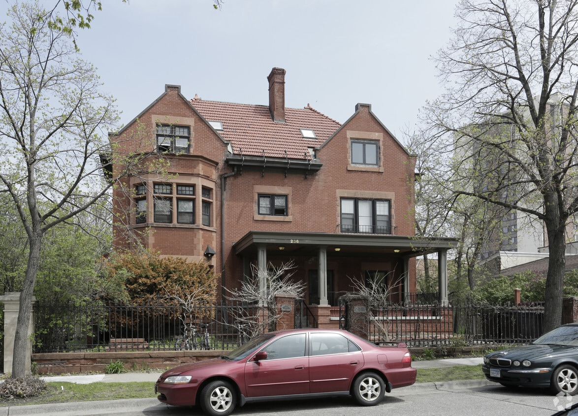 Building Photo - 236 Clifton Ave