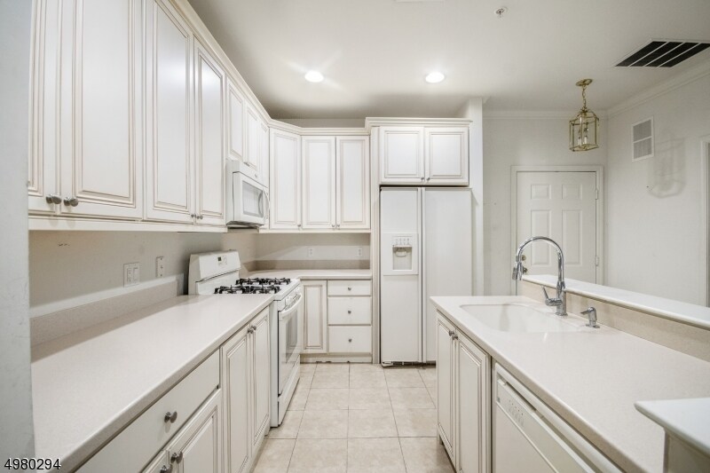 Primary Photo - 33 Ridgeview Ln