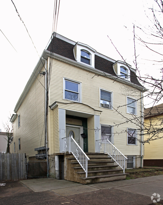 Building Photo - 30 Remsen Ave