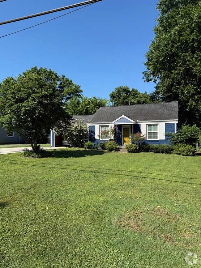 Building Photo - 2202 Milton Dr
