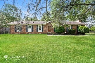 Building Photo - 2561 Birdsong Ave