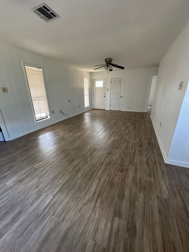 Foto del edificio - Updated 3 Bedroom 1.5 Bath Home in Gray