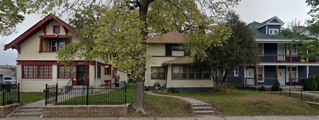 Foto del edificio - 1822 DuPont Ave N