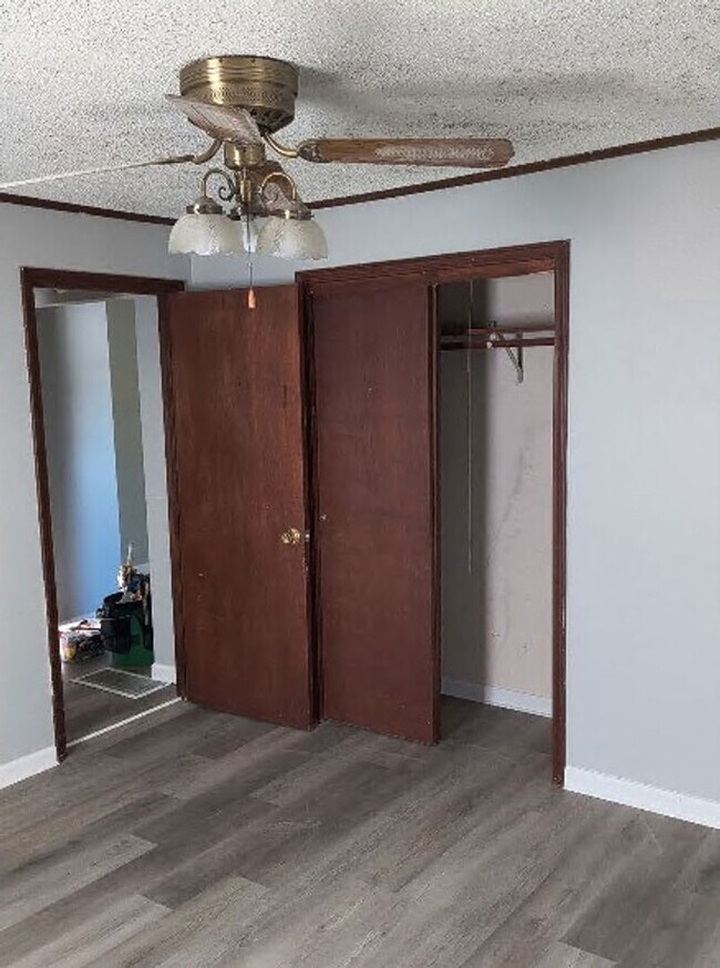 Foto del edificio - 310 E Jackson St