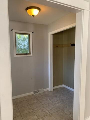 mudroom - 2210 Scott St