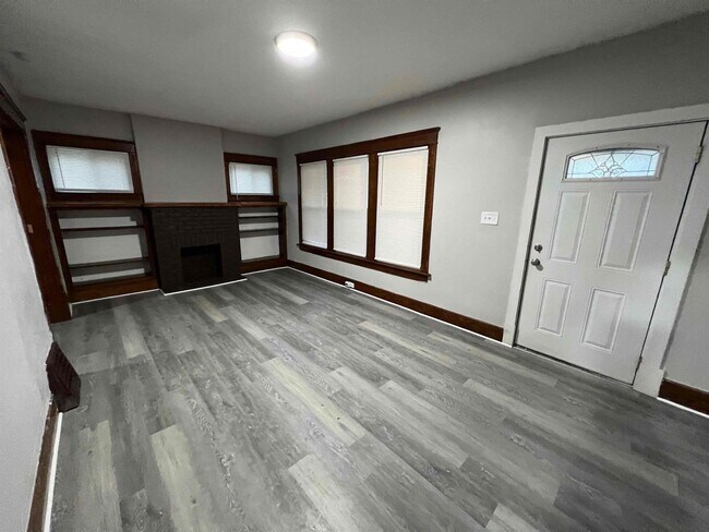 Building Photo - 1027 Delia Ave