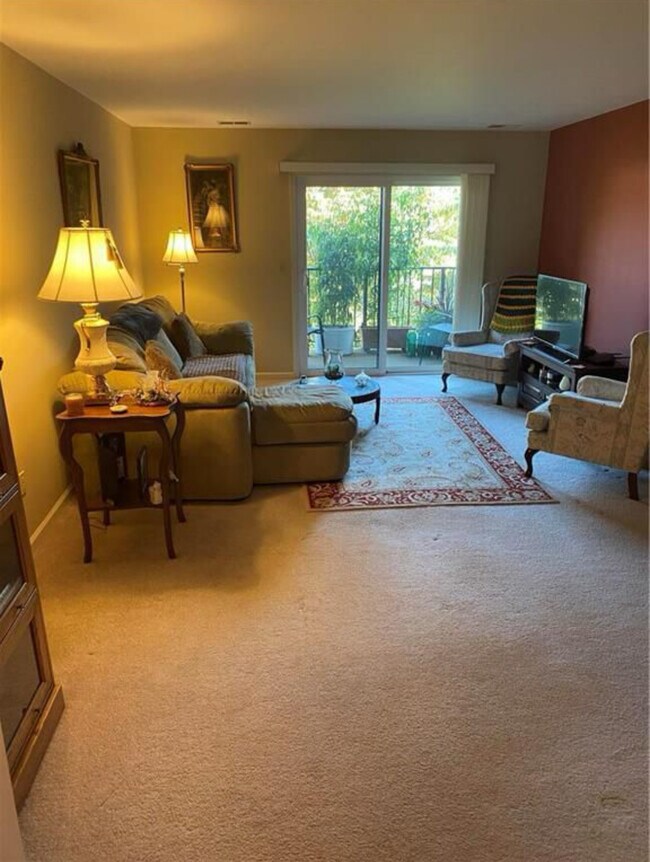 Sala de estar - 950 Cold Spring Rd