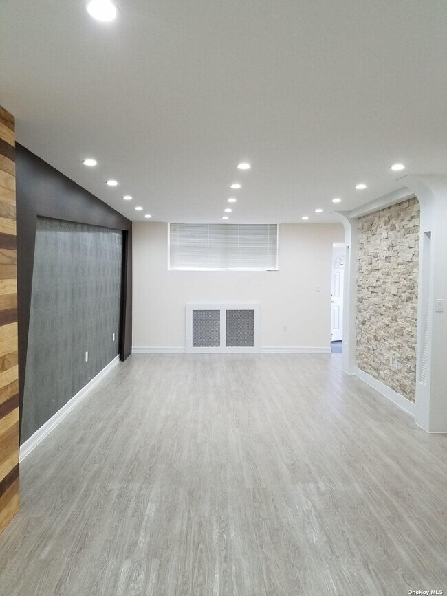 Foto del edificio - 63-60-6102 102nd St