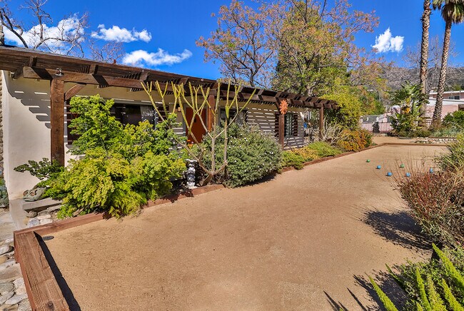 Foto del edificio - 7919 Brownstone St