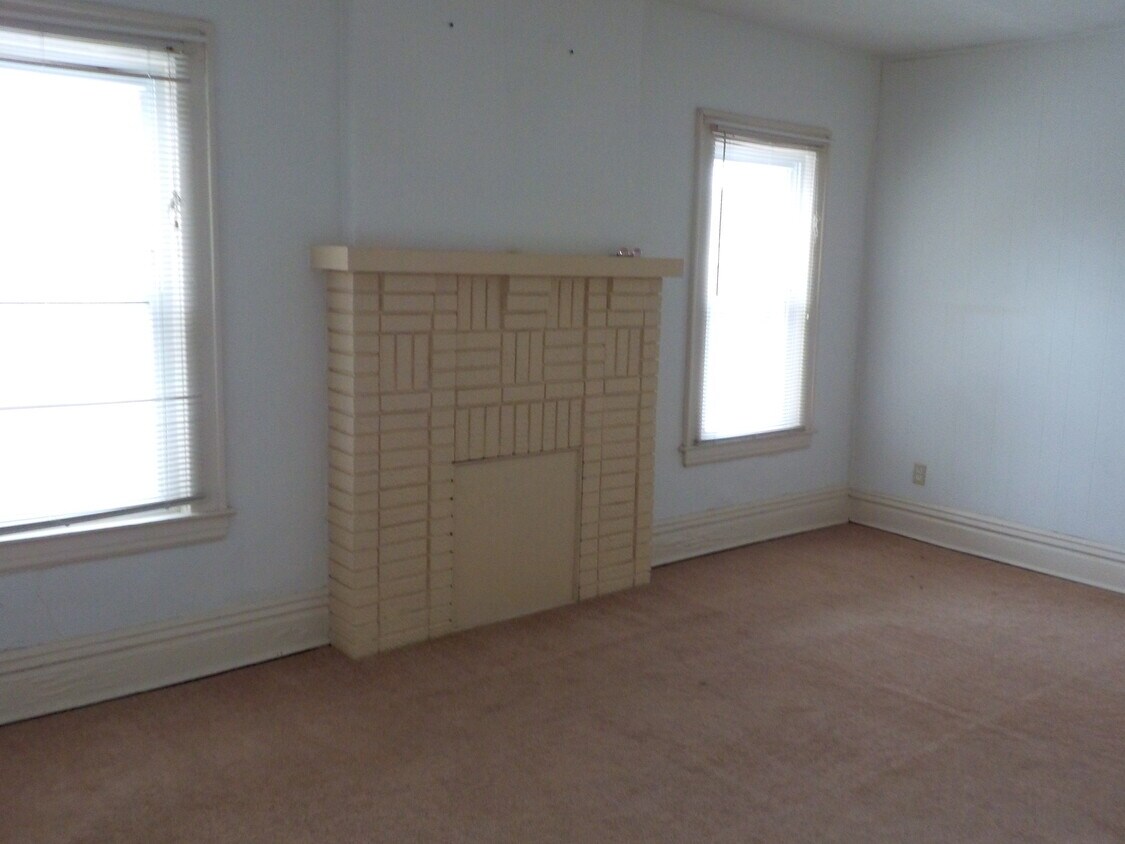 living room - 1102 20th St
