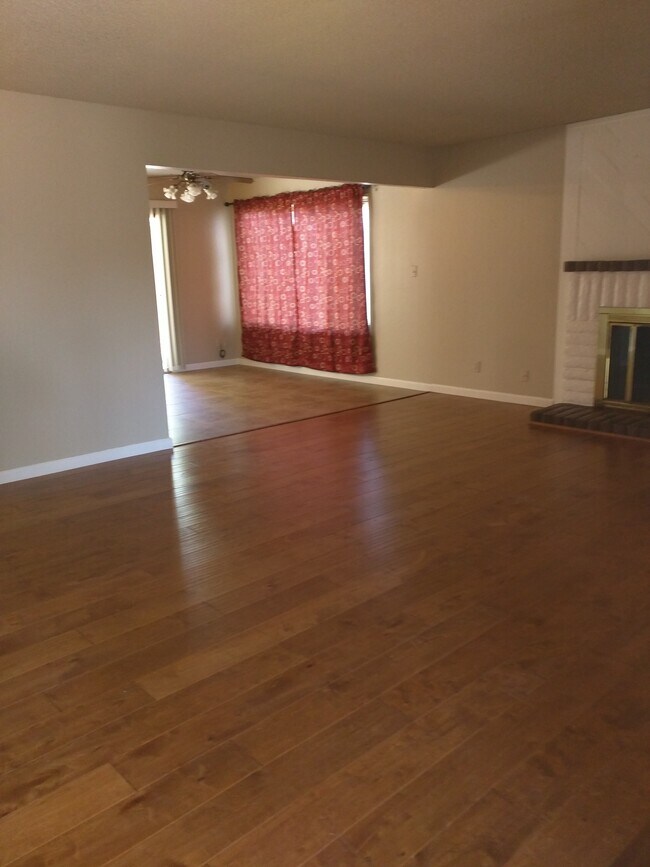 Foto del edificio - 888 Curlew Rd