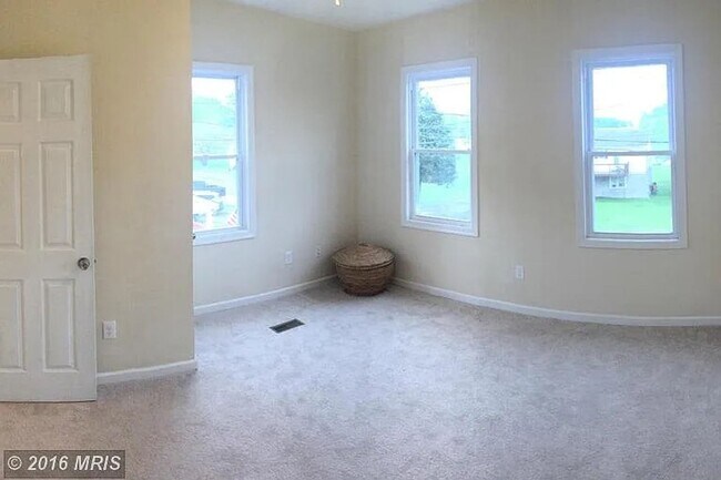 Foto del edificio - 3 Bedroom 2 Bath in Sparrows Point