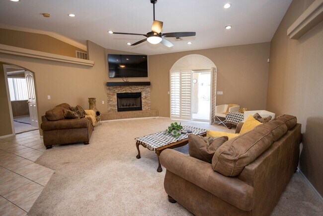 Building Photo - Beautiful FURNISHED 3 Bed 2 Bath Pool Home...
