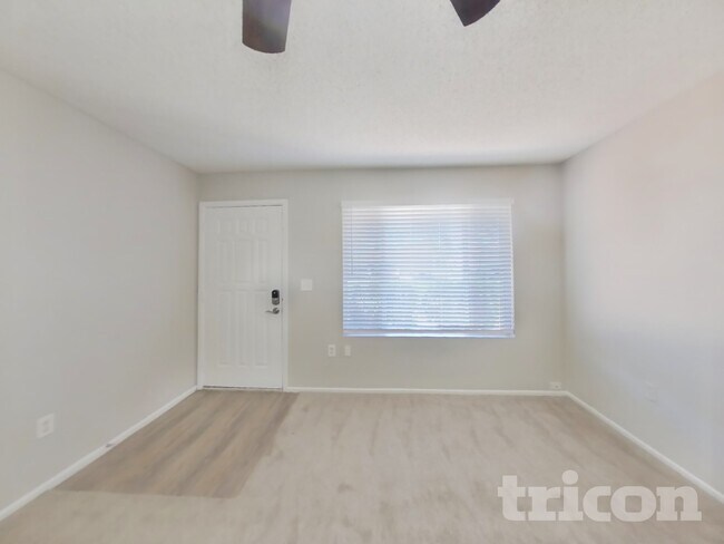 Foto del edificio - 828 N Pine Ct