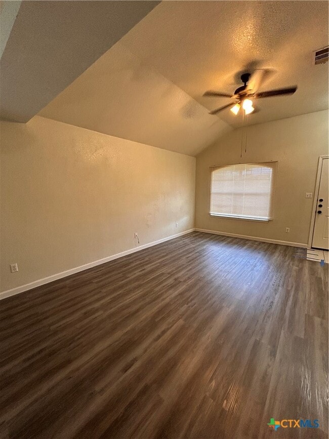 Building Photo - 3208 Raven Dr